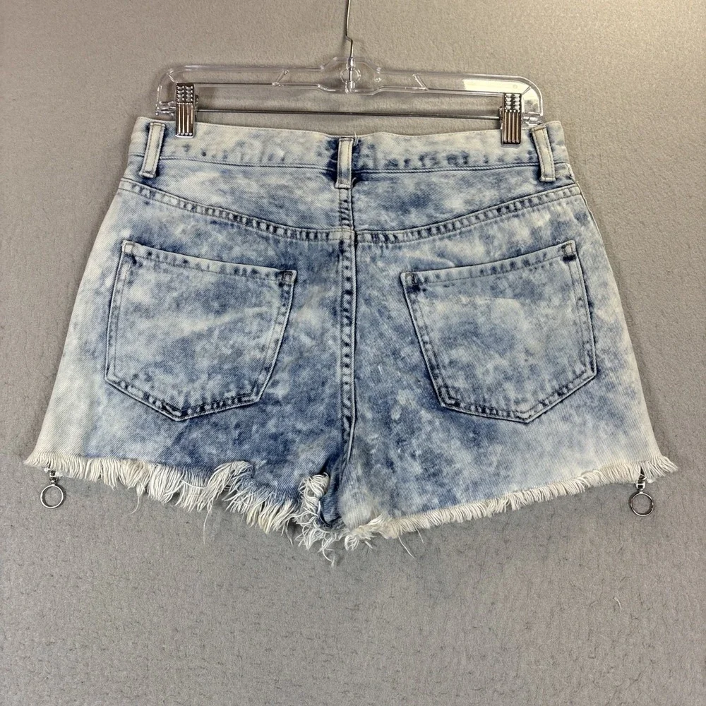 Forever 21‎ Premium Acid Wash Raw Hem Denim Shorts Zips up on sides – Size 29